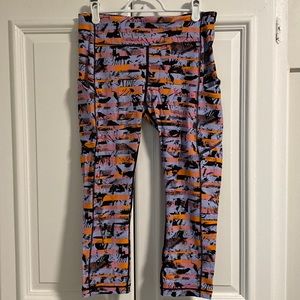 Lululemon capri pattern capri pant, with several pockets